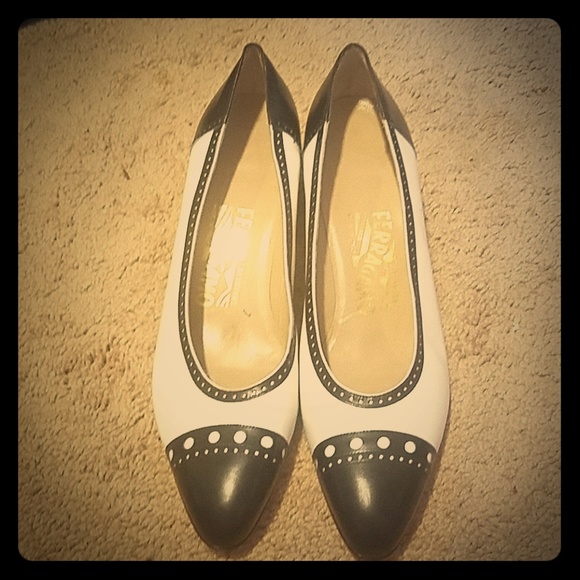 Vintage Salvatore Ferragamo Saddle Shoe Pumps - Picture 2 of 6